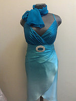 Атласное платье бирюзового цвета в комплекте шарфик