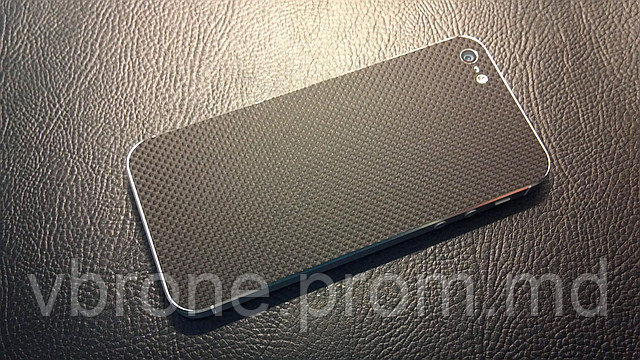 Декоративная защитная пленка для Iphone 5,микро карбон черный - фото 1 - id-p3866546