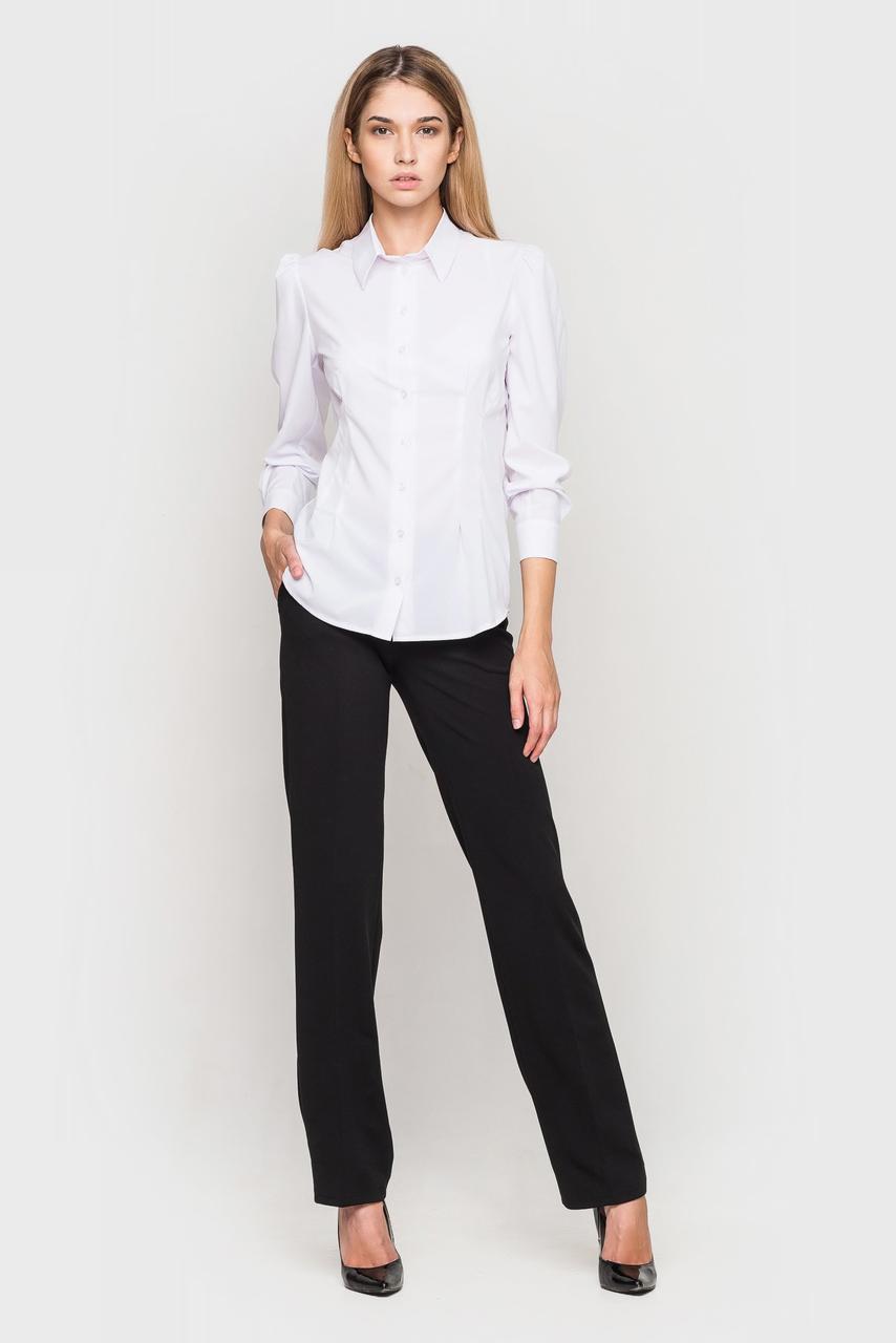 Белая блузка и брюки женские