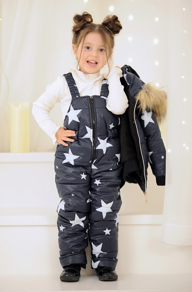 Теплый и стильный комплект детский на синтепоне куртка и полукомбез в звездах - фото 1 - id-p5537284