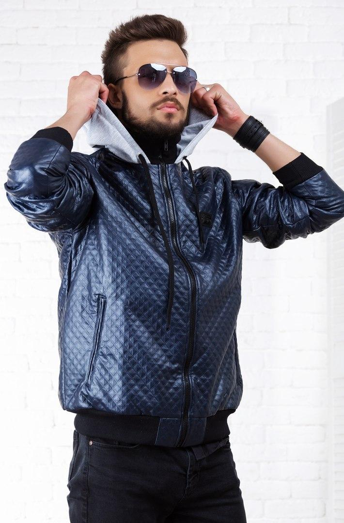 Стильная и современная мужская куртка из кожзама, с капюшоном - фото 1 - id-p5537829