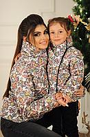 Демисезонная детская цветастая непромокаемая курточка с косой молнией, серия мама и дочка