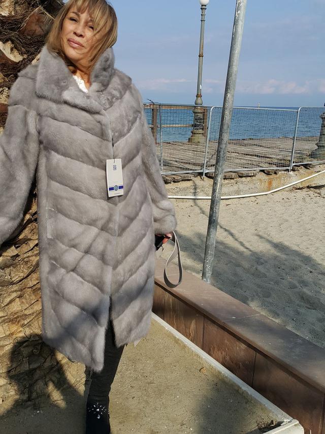 Шубка из голубой норки