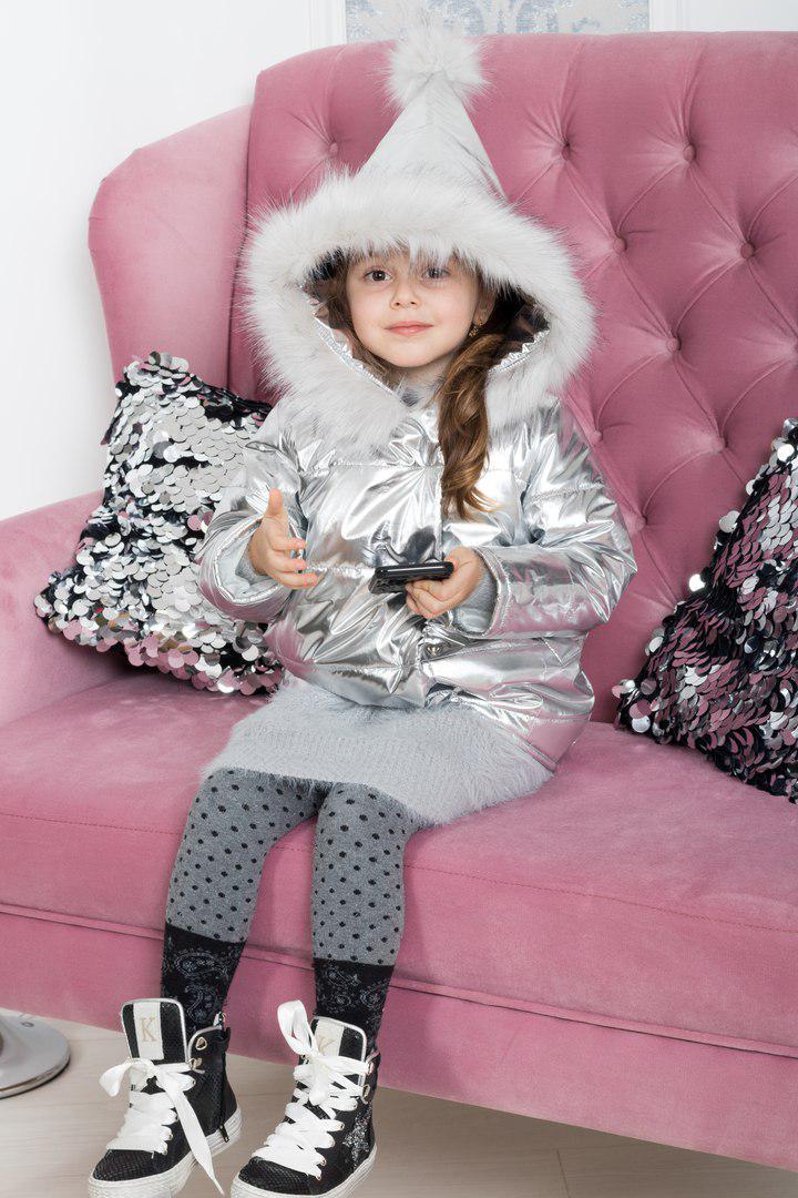 Детская длинная лаковая серебряная куртка с капюшоном с опушкой, серия мама и дочка - фото 1 - id-p5754382