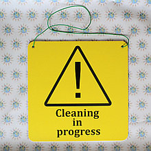 Табличка навесная Идёт уборка