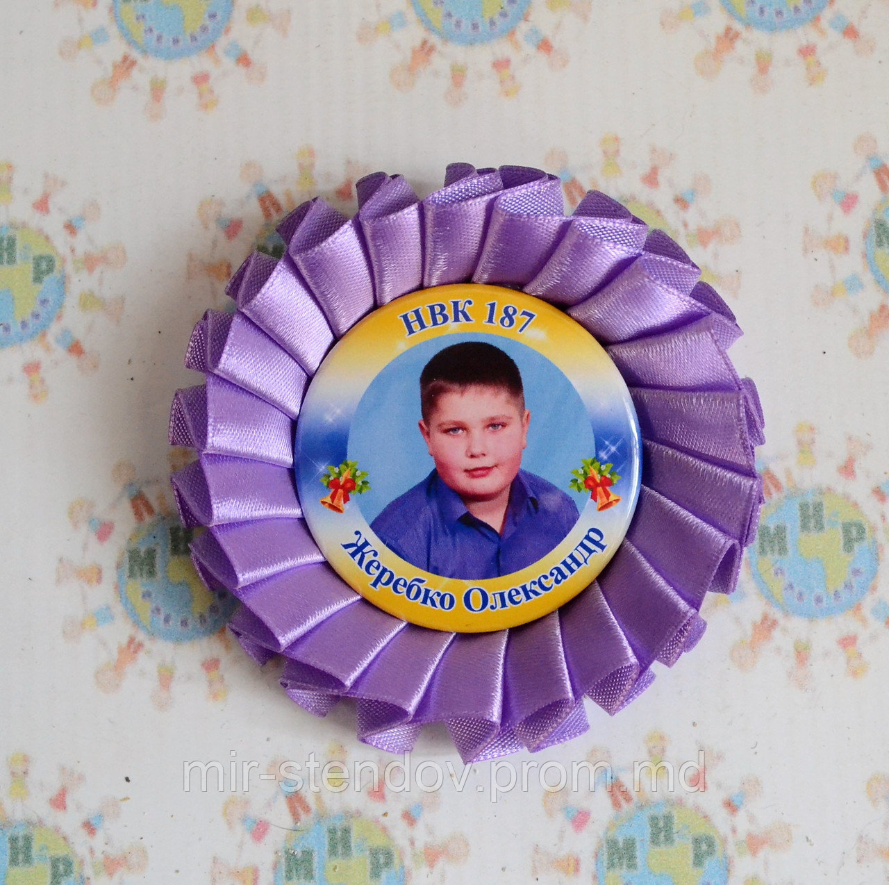 Значок Выпускник с розеткой. Сиреневый, фото 1