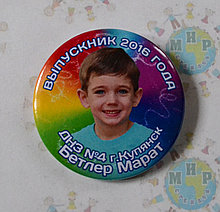 Значок с фото Выпускника, Яркий фон