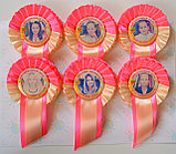 Значок Выпускник с фото и розеткой Бежево-розовая, фото 2