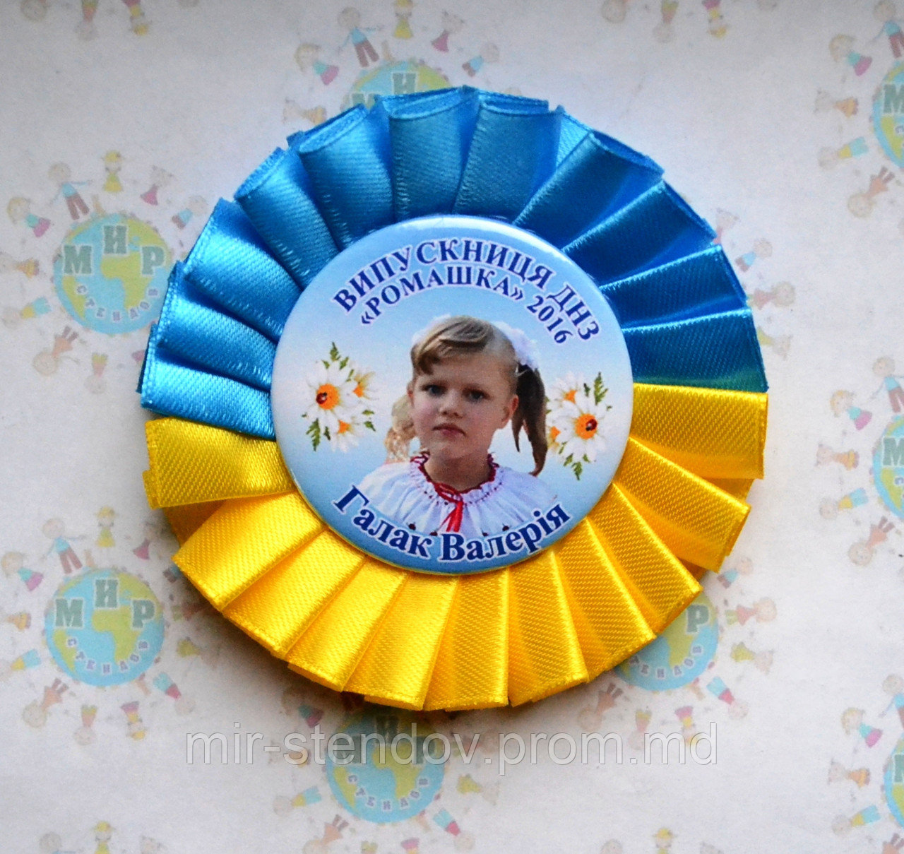 Значок Випускник з розеткой синьо-жовтою, фото 1