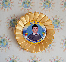 Значок Выпускник с розеткой Бежевый