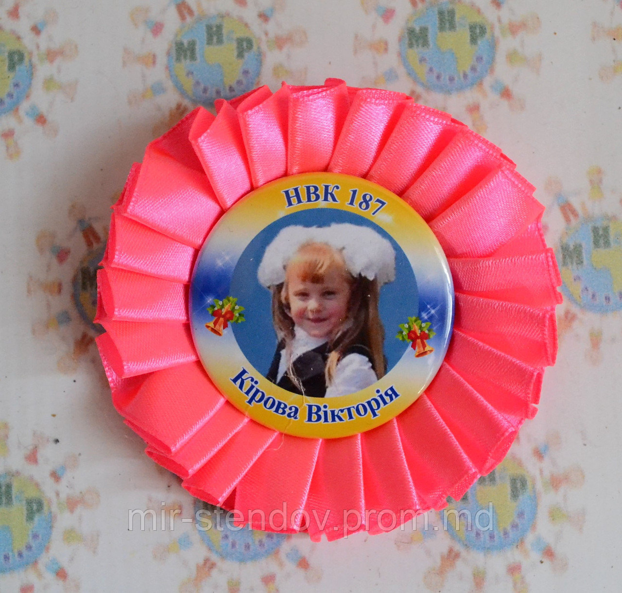 Значок Выпускник с розеткой. Розовая, фото 1