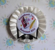 Значок Выпускник с розеткой "Смокинг". Именной