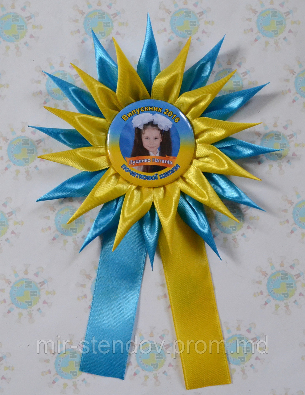 Значок с фотографией выпускника, с розеткой Астра и ленточками, фото 1