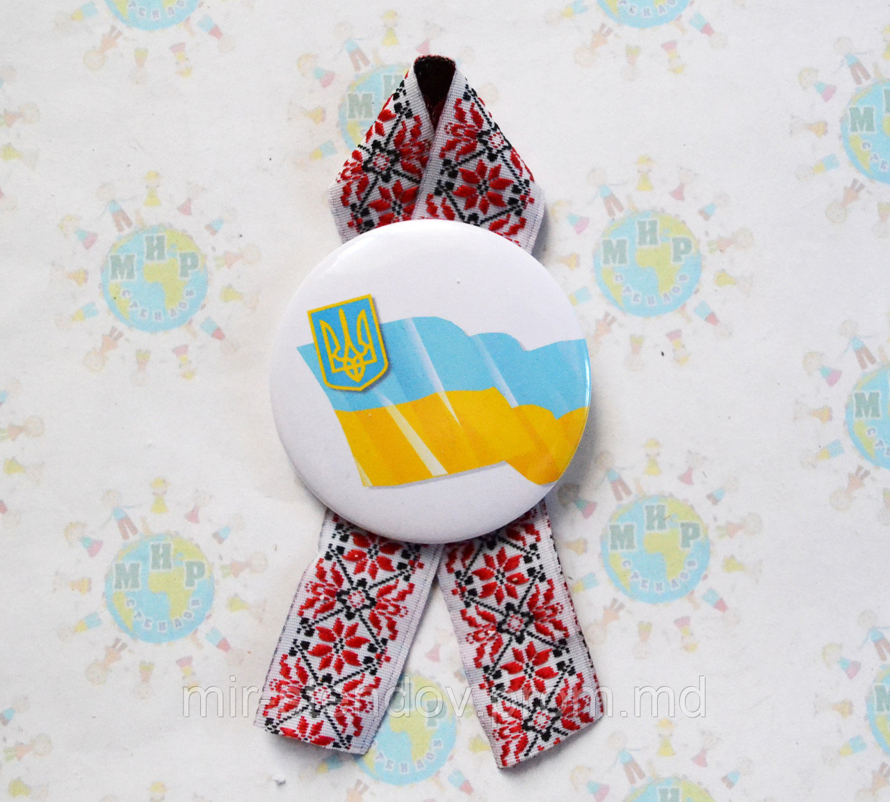 Значок з символікою України та стрічкою Вишиванка - фото 1 - id-p5998177