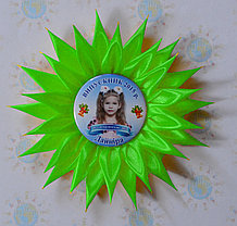 Значок Выпускник с фотографией и розеткой Лилии