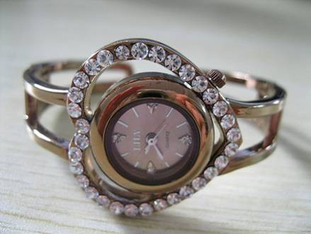 Женские часы--браслеты - фото 1 - id-p1049705