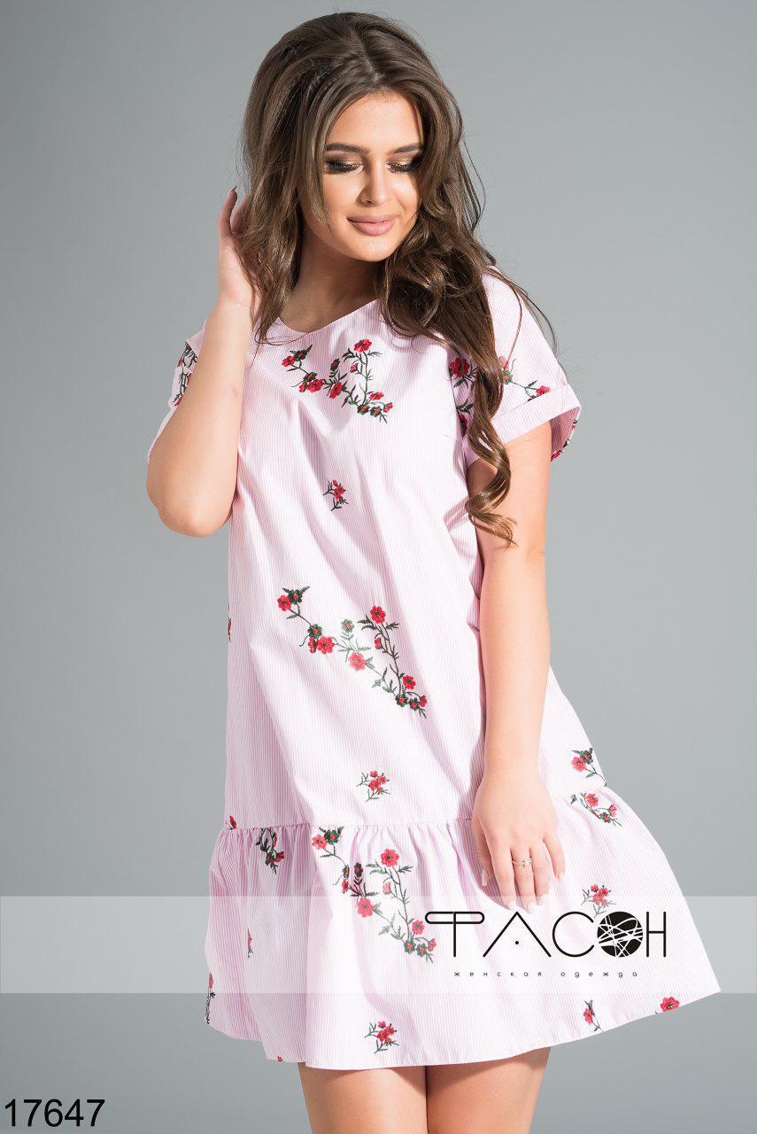 Летнее свободное платье с рюшем по низу украшено вышивкой M, Розовый - фото 1 - id-p8258953