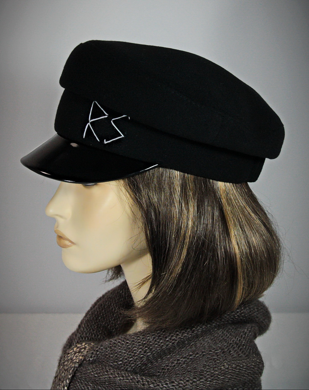 Женская бретонская кепка, фуражка с лаковым козырьком (черная). - фото 1 - id-p8372033