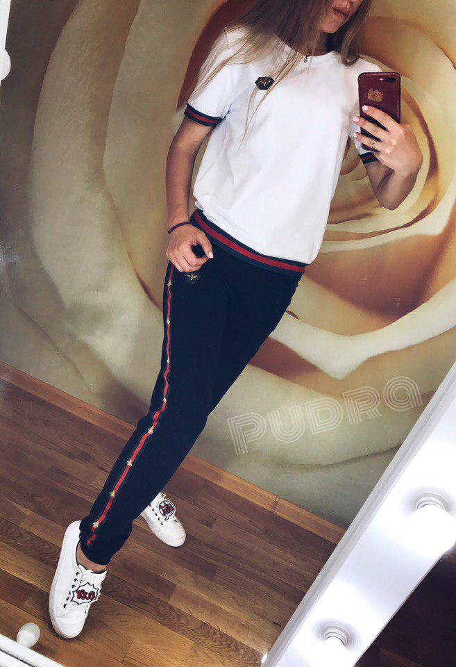 Крутой летний костюм с лампасами реплика gucci: черные штаны и футболка на выбор - фото 1 - id-p8443723