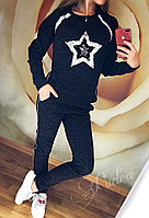 Молодежный трикотажной вязки костюм: штани с манжетами и кофта с аппликацией звезды из пайетки