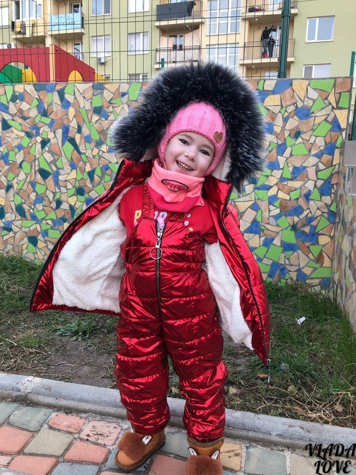 Утепленный зимний детский костюм металлик на синтепоне и меху: полукомбез и куртка с капюшоном с пышным мехом - фото 1 - id-p8738259