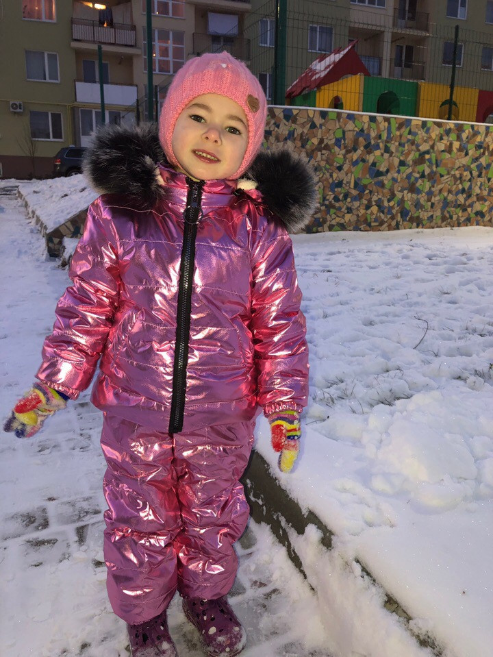 Утепленный зимний детский костюм металлик на синтепоне и меху: полукомбез и куртка с капюшоном с пышным мехом - фото 1 - id-p8738215