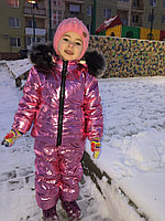 Утепленный зимний детский костюм металлик на синтепоне и меху: полукомбез и куртка с капюшоном с пышным мехом