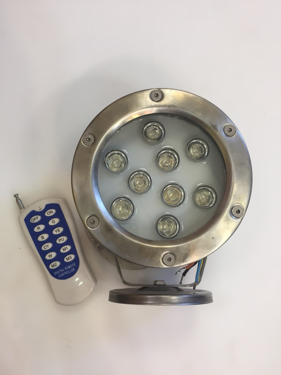 Подводный светильник 9W RGB IP68 светодиодный управление пульт Ecolend - фото 1 - id-p8352531
