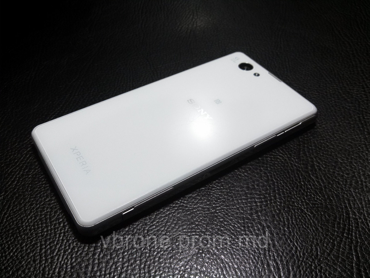 Декоративная защитная пленка для телефона Sony Xperia Z1 Compact бежевая рептилия - фото 1 - id-p3868164
