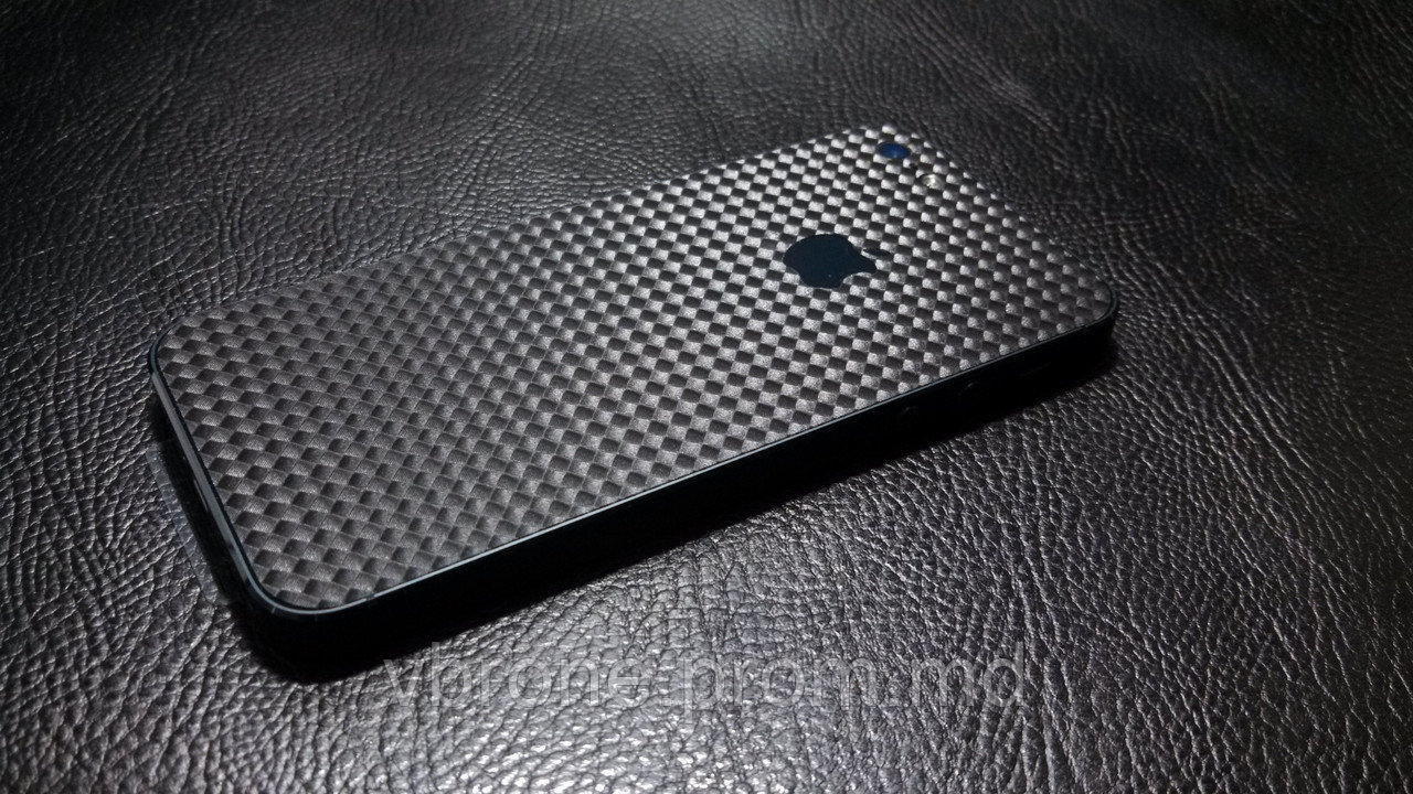Декоративная защитная пленка для Iphone 5 карбон кубик черный - фото 1 - id-p3868278