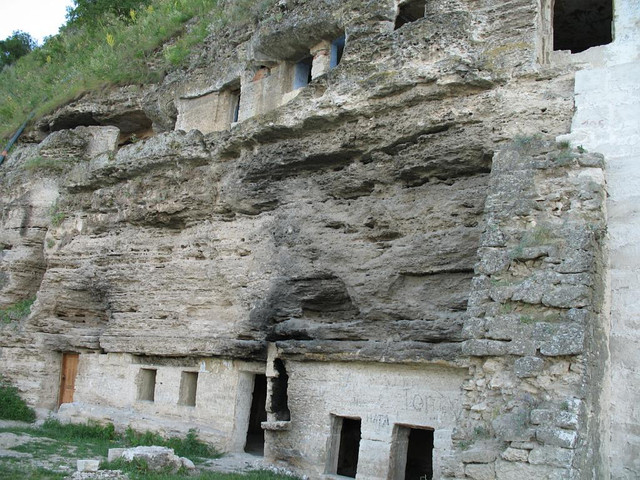 Скальный монастырь в селе Ципова - фото 1 - id-p24309