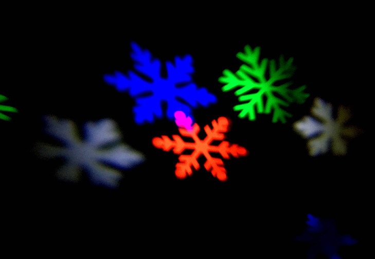 Светодиодный уличный проектор Ecolend 30 24 разноцветные снежинки IP44 - фото 1 - id-p8352703