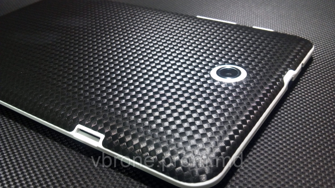 Декоративная защитная пленка для планшет ASUS MeMO Pad HD 7 "микро карбон черный" - фото 1 - id-p3868166