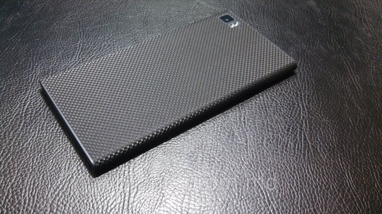 Декоративная защитная пленка для Xiaomi Mi3 микро карбон черный - фото 1 - id-p3868296
