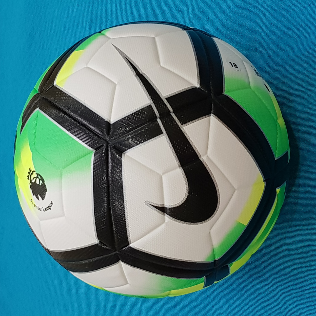 Мяч футбольный Nike Pitch Premier League (бело-зеленый) - фото 1 - id-p8134451