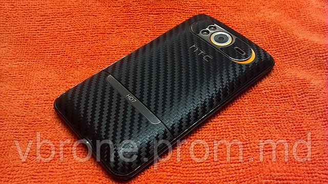 Декоративная защитная пленка для HTC HD7 карбон черный - фото 1 - id-p3865923