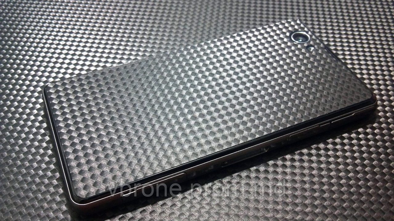 Декоративная защитная пленка для телефона Sony Xperia Z1 compact "карбон кубик черный" - фото 1 - id-p3867451