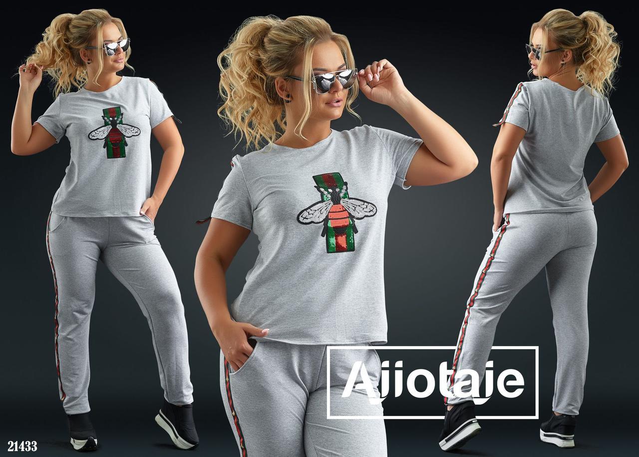 Женский летний спортивный костюм с лампасами: штаны и футболка реплика GUCCI с аппликацией мухи, батал размеры - фото 1 - id-p8397038