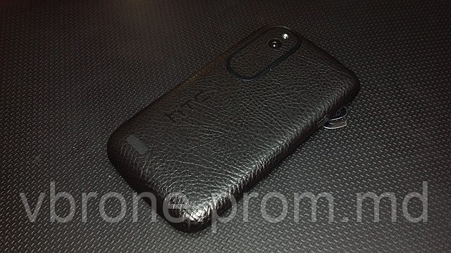 Декоративная защитная пленка для HTC Desire V кожа черная - фото 1 - id-p3865916