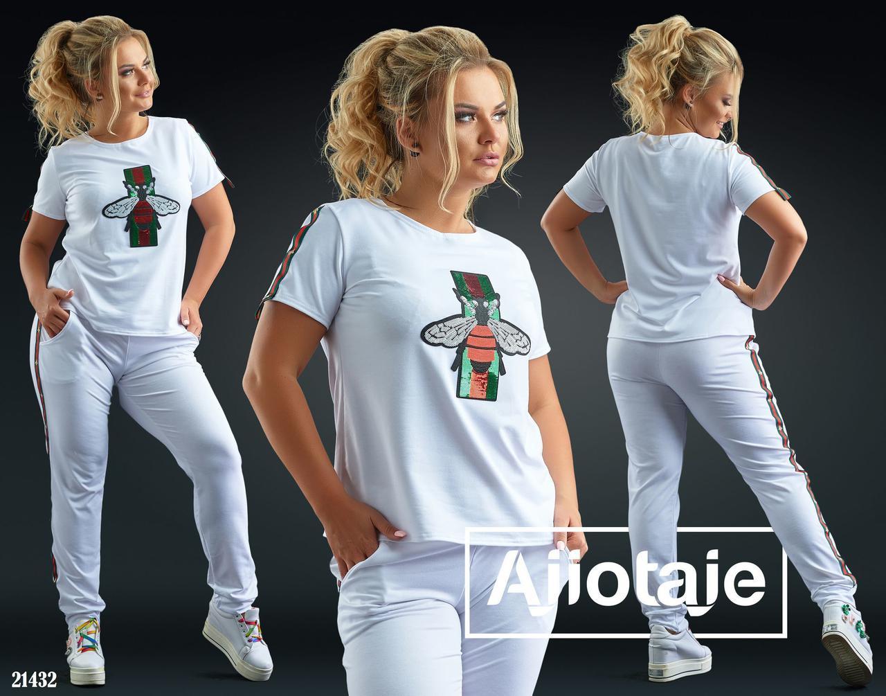 Женский летний спортивный костюм с лампасами: штаны и футболка реплика GUCCI с аппликацией мухи, батал размеры - фото 1 - id-p8397034