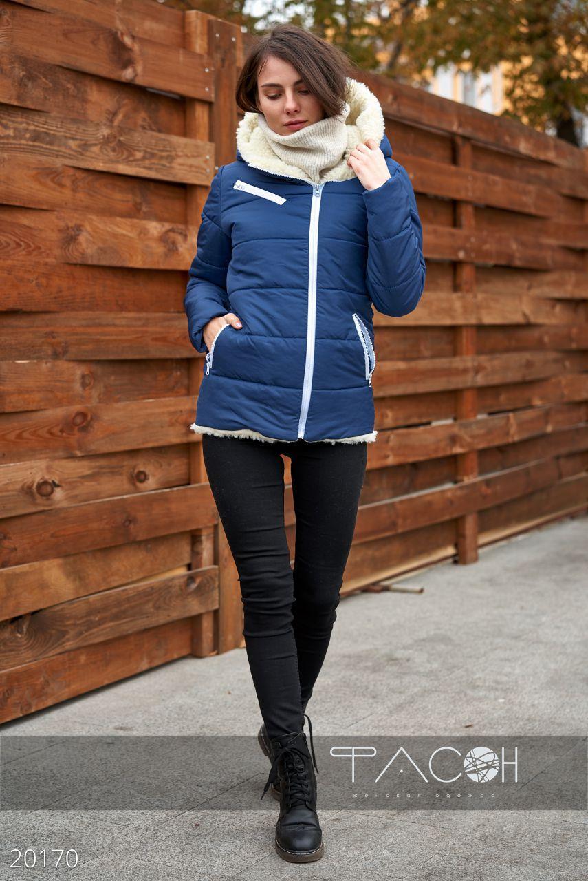 Зимняя куртка женская на овчине с косой молнией и теплым капюшоном - фото 1 - id-p8738277