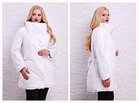 Женская осенняя удлиненная белая куртка с высоким воротом стойкой и вставками эко-кожи спереди и на рукавах