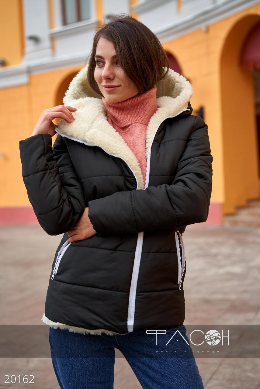 Зимняя куртка женская на овчине с косой молнией и теплым капюшоном - фото 1 - id-p8738278