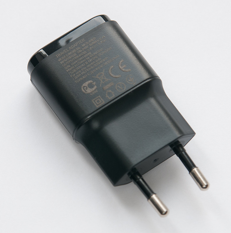 Сетевое зарядное устройство LG MCS-02ED чёрная - фото 1 - id-p4774129