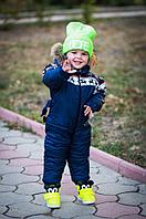 Утепленный зимний детский комбинезон на синтепоне с капюшоном с опушкой, со вставками принт олени и снежинки