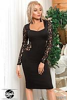 Элегантное облегающее платье футляр с декольте и гипюровыми вставками по бокам