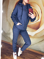 Молодежный весенний спортивный костюм женский из структурного трикотажа: штаны и кофта с капюшоном