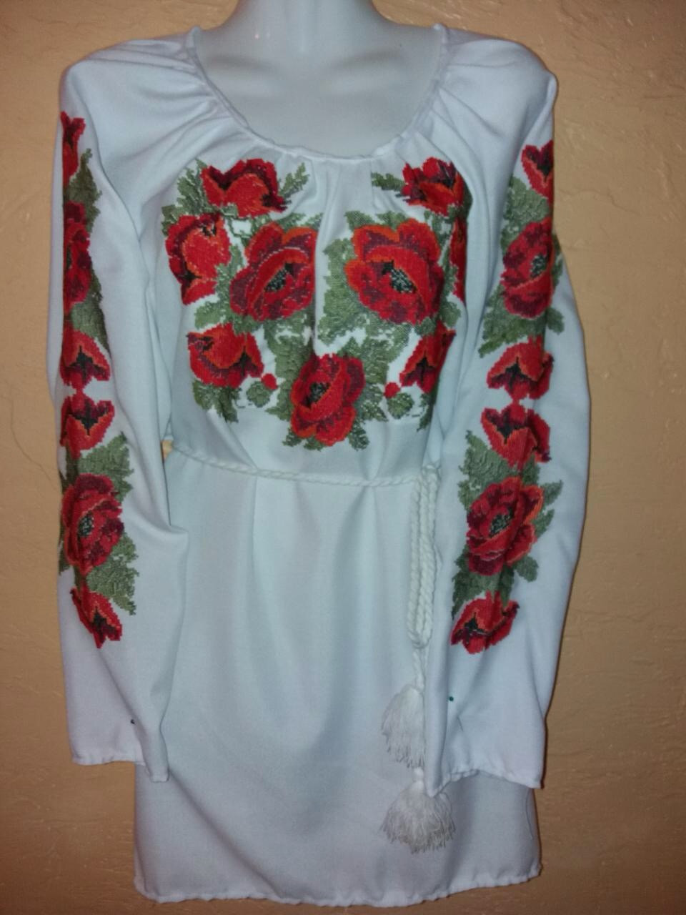 Платье домотканное полотно с вышивкой "маки",вышивка крестиком, белое,черное,бежевое,синее, красное. красное,габардин - фото 1 - id-p9325036