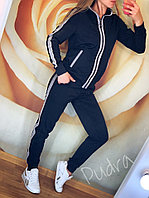 Женский спортивный костюм: штаны и кофта с капюшоном с отделкой и лампасами из люрекса