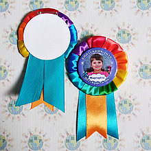 Значок с оригинальной розеткой Незабудка райдужна